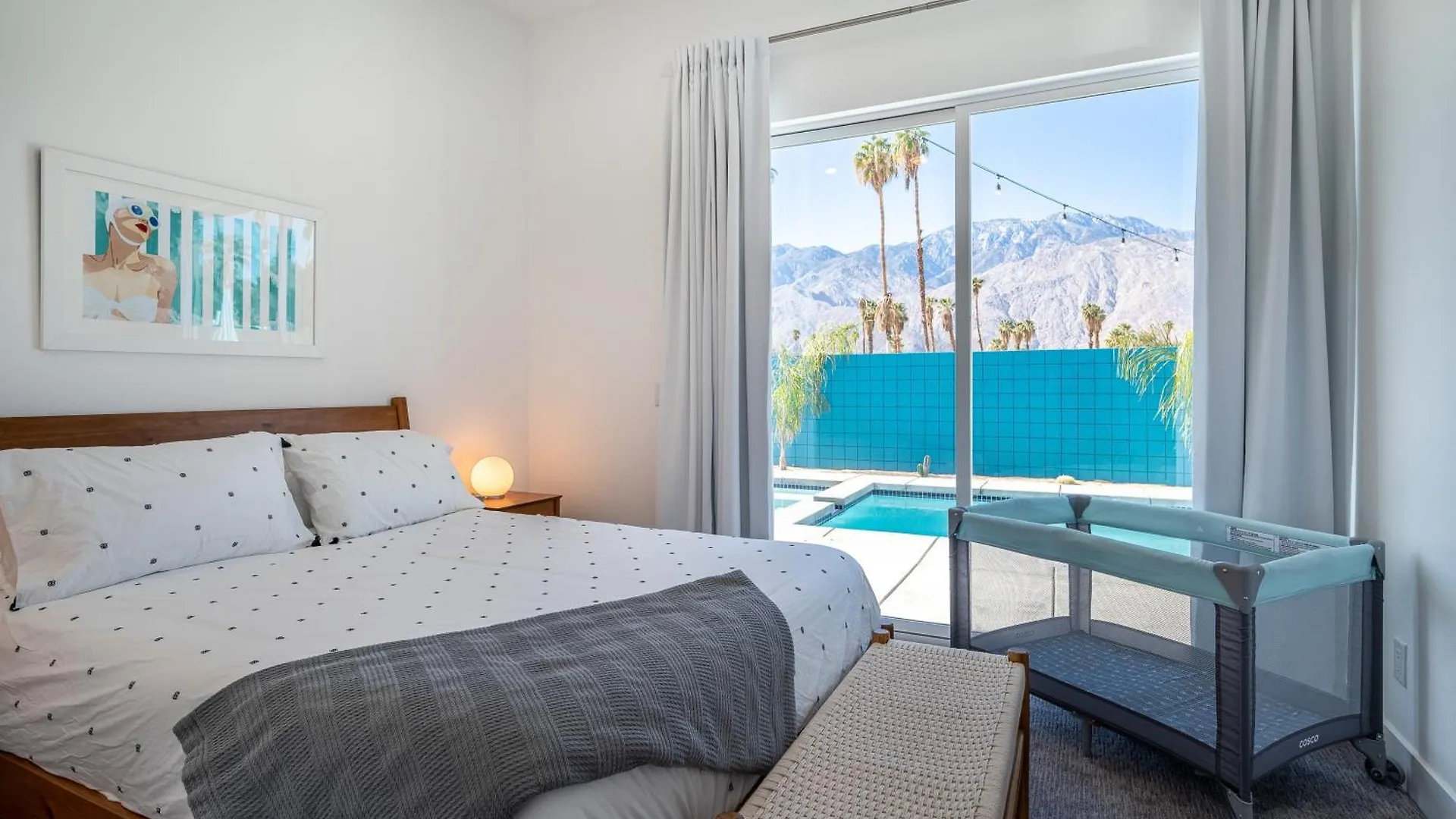 Semesterbostad Stunning Mountain Views! New Mid-Century Home! Palm Springs